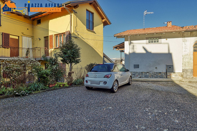 Porzione di Casa Terra / Cielo in vendita a Biandronno