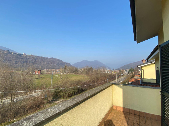 Villette a schiera in vendita a Besano