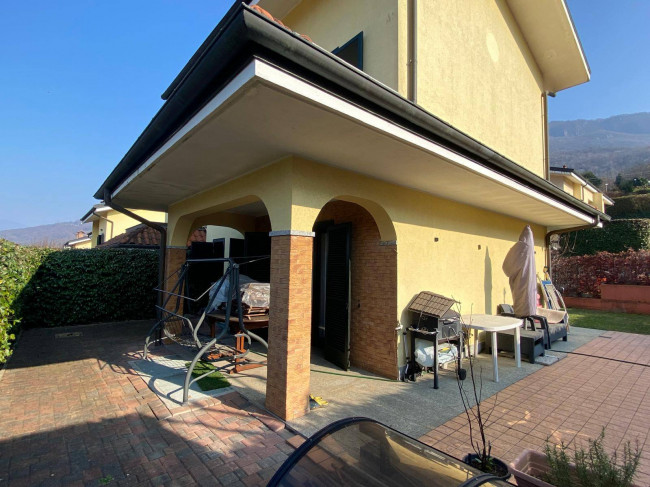 Villette a schiera in vendita a Besano