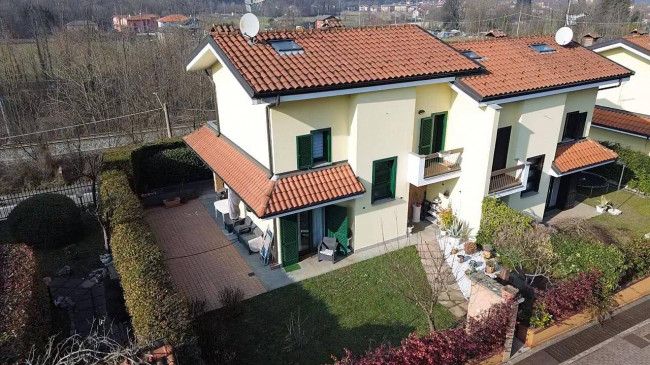Villette a schiera in vendita a Besano