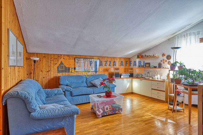 Villa Bifamigliare in vendita a Caronno Varesino