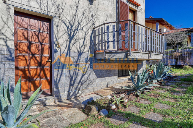 Villa Bifamigliare in vendita a Caronno Varesino