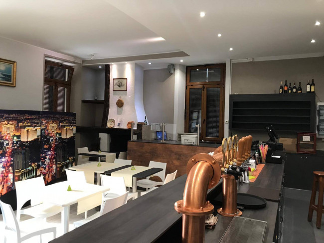Attività commerciale in vendita a Lavena Ponte Tresa