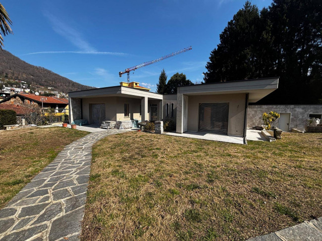 Casa singola in vendita a Lavena Ponte Tresa