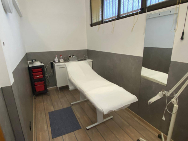 Attività commerciale in affitto a Cunardo