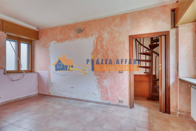 Porzione di Casa Terra / Cielo in vendita a Oggiona con Santo Stefano