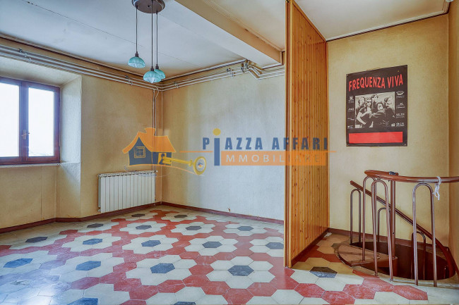 Porzione di Casa Terra / Cielo in vendita a Oggiona con Santo Stefano