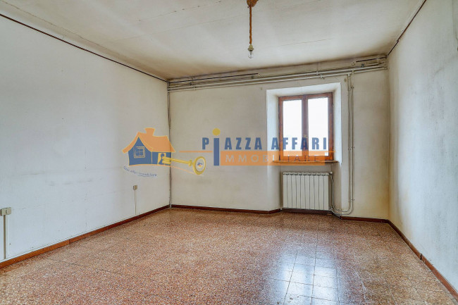 Porzione di Casa Terra / Cielo in vendita a Oggiona con Santo Stefano