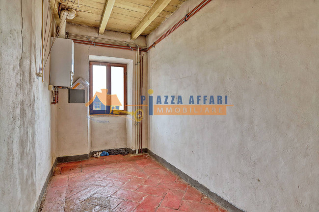 Porzione di Casa Terra / Cielo in vendita a Oggiona con Santo Stefano