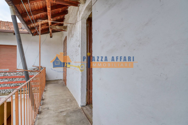 Porzione di Casa Terra / Cielo in vendita a Oggiona con Santo Stefano