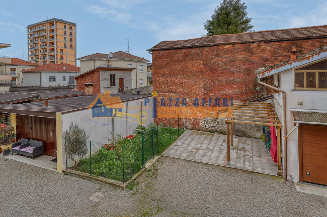 Porzione di Casa Terra / Cielo in vendita a Oggiona con Santo Stefano