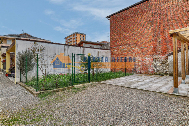 Porzione di Casa Terra / Cielo in vendita a Oggiona con Santo Stefano