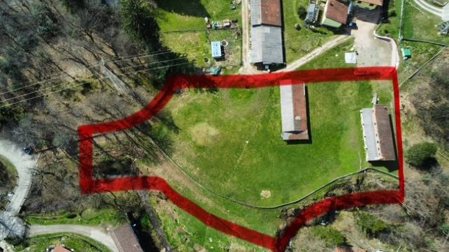 Terreno edificabile in vendita a Montegrino Valtravaglia