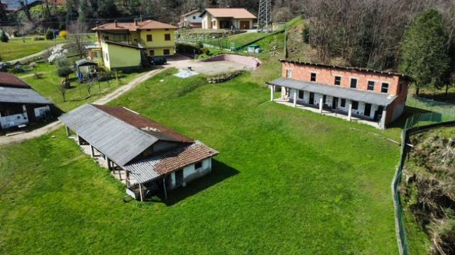 Terreno edificabile in vendita a Montegrino Valtravaglia