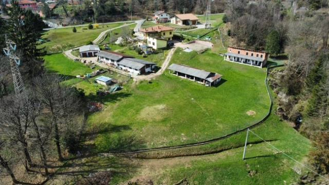 Terreno edificabile in vendita a Montegrino Valtravaglia
