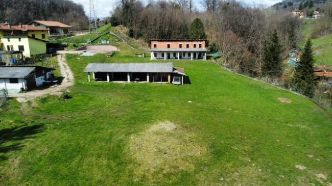 Terreno edificabile in vendita a Montegrino Valtravaglia