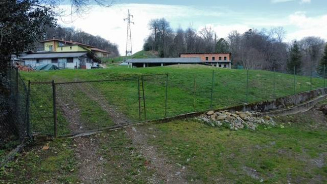 Terreno edificabile in vendita a Montegrino Valtravaglia