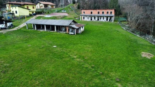 Terreno edificabile in vendita a Montegrino Valtravaglia