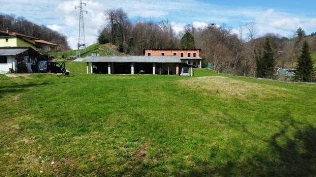 Terreno edificabile in vendita a Montegrino Valtravaglia