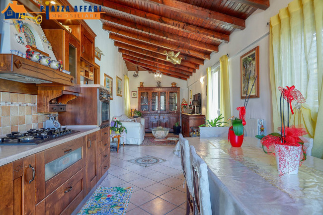 Villa in vendita a Marchirolo