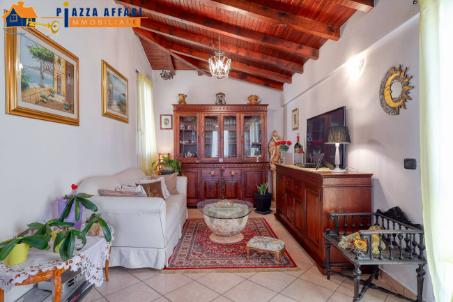Villa in vendita a Marchirolo