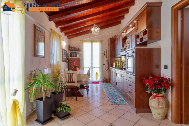 Villa in vendita a Marchirolo