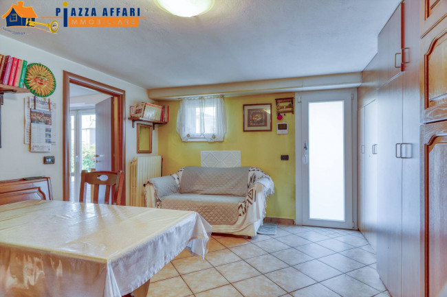 Villa in vendita a Marchirolo