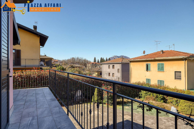 Villa in vendita a Marchirolo