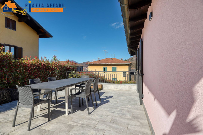 Villa in vendita a Marchirolo