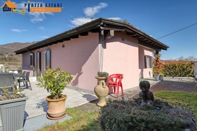 Villa in vendita a Marchirolo