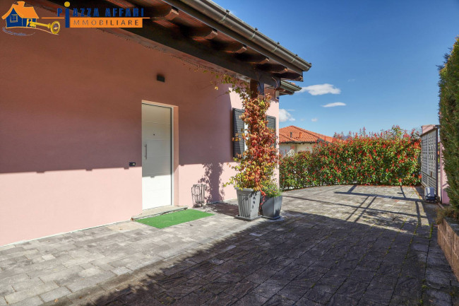 Villa in vendita a Marchirolo