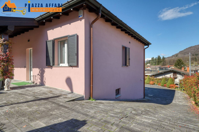 Villa in vendita a Marchirolo