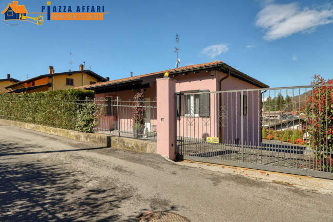 Villa in vendita a Marchirolo