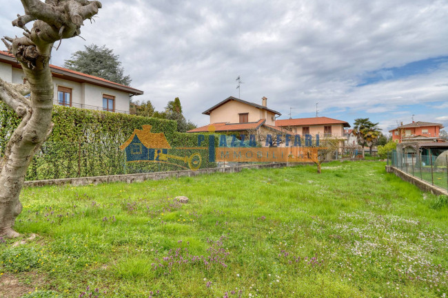 Porzione di Casa Terra / Cielo in vendita a Caronno Varesino