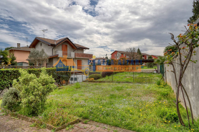 Porzione di Casa Terra / Cielo in vendita a Caronno Varesino