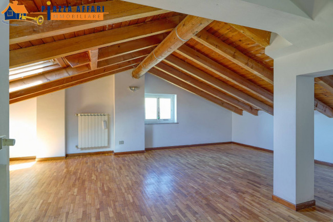 Appartamento in vendita a Varenna
