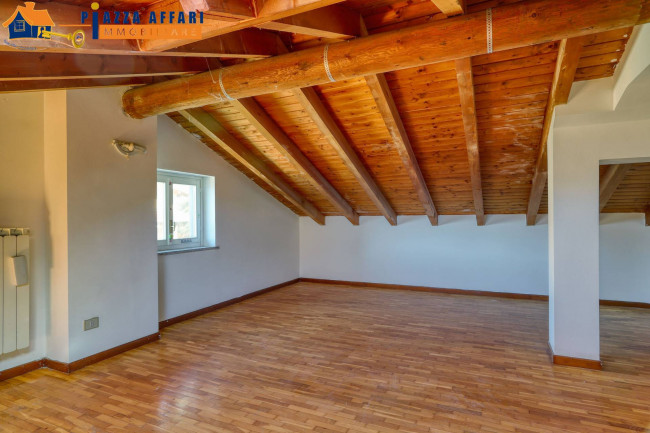 Appartamento in vendita a Varenna
