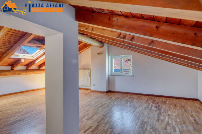 Appartamento in vendita a Varenna