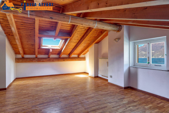 Appartamento in vendita a Varenna