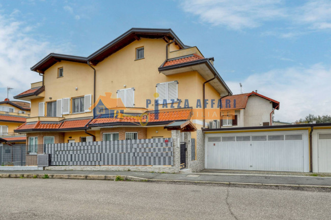 Villette a schiera in vendita a Carnago