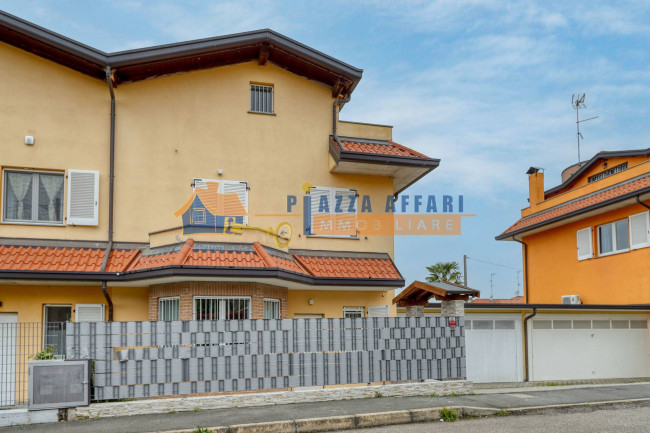 Villette a schiera in vendita a Carnago