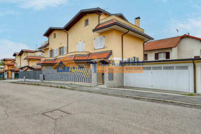 Villette a schiera in vendita a Carnago