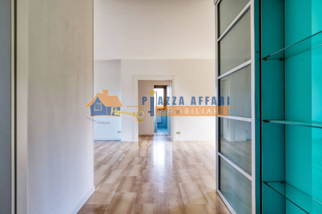 Appartamento in vendita a Caronno Varesino