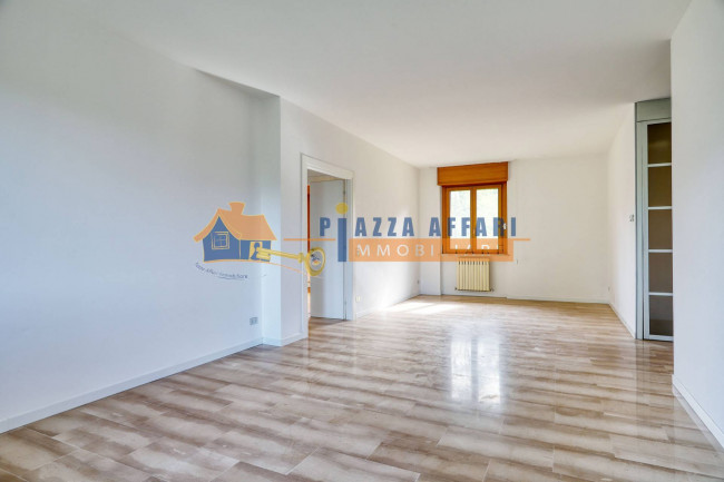 Appartamento in vendita a Caronno Varesino