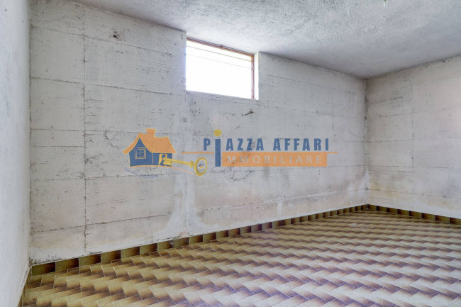Appartamento in vendita a Caronno Varesino
