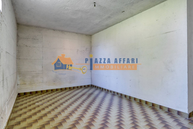 Appartamento in vendita a Caronno Varesino