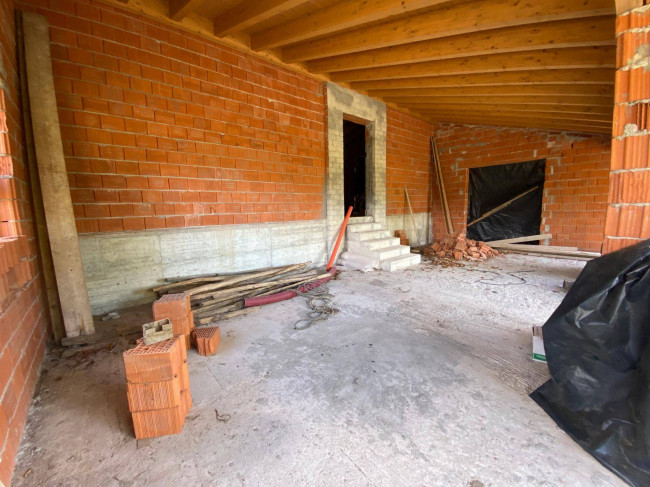Villa in vendita a Marchirolo