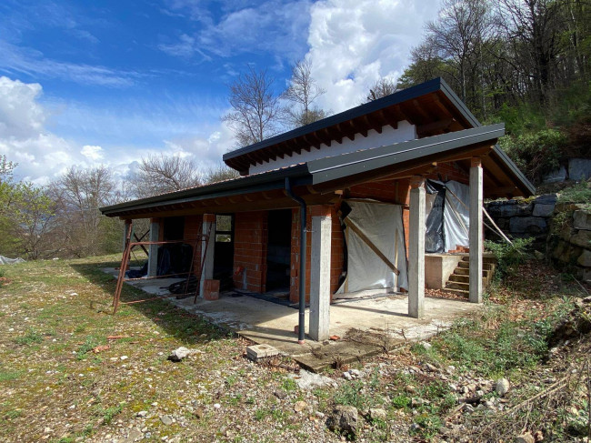 Villa in vendita a Marchirolo