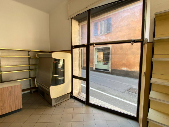 Locale commerciale in vendita a Viggiù