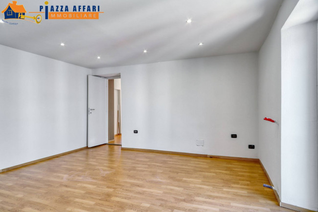 Appartamento in vendita a Cadegliano-Viconago
